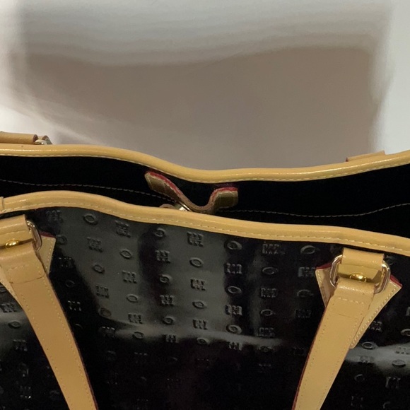 Arcadia Black & Tan Patent Leather Large Tote Textured Design and Leather Straps - Picture 4 of 15